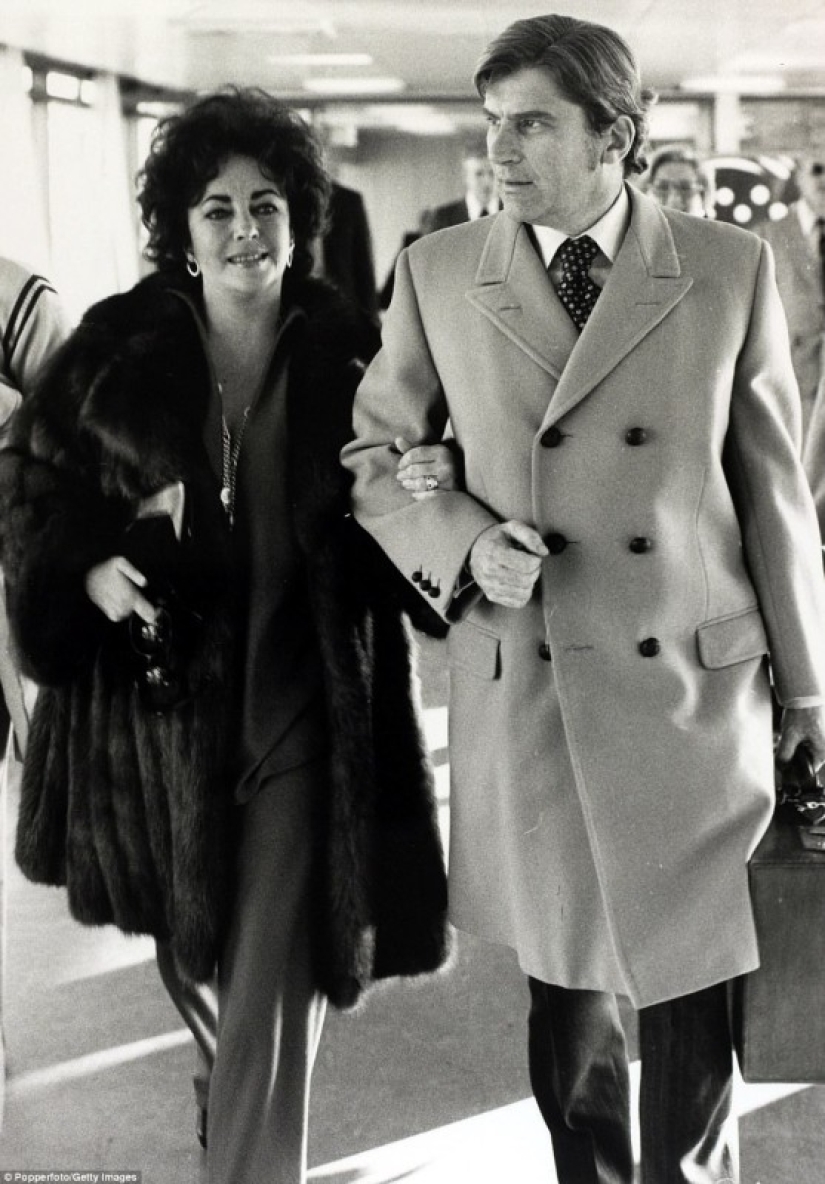 Furs, cigars and paparazzi: How celebrities traveled in the 70s