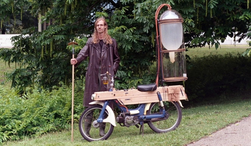 Gasanem? A Dutchman extracts methane from the swamps to fuel a motorcycle with it
