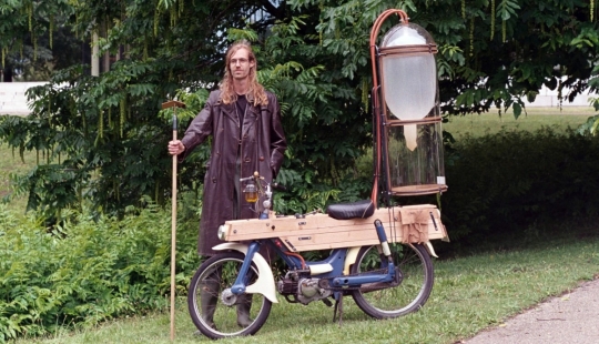 Gasanem? A Dutchman extracts methane from the swamps to fuel a motorcycle with it