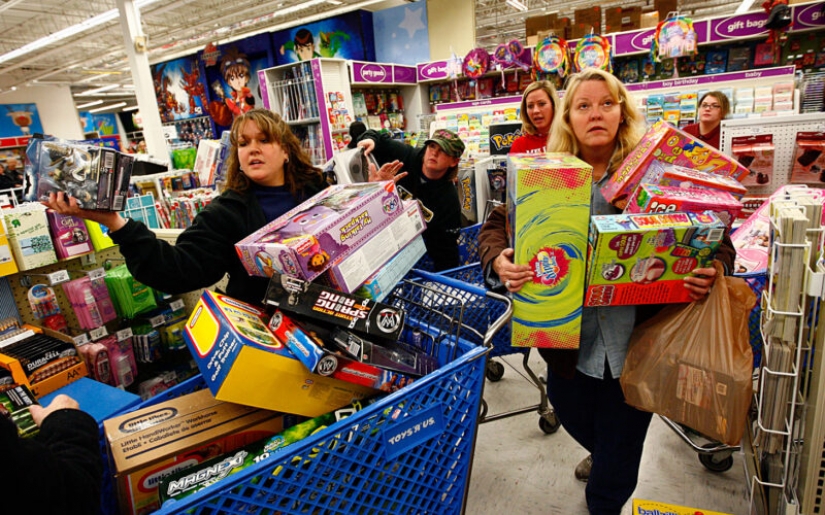 Getting ready for Black Friday, or How to find out the real price of a product before the sale