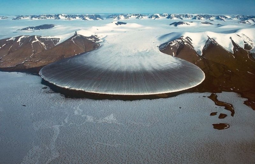 Glaciar único del Pie de Elefante en Groenlandia