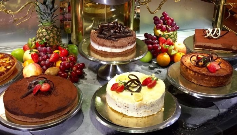 Gourmet paradise: buffet of delicacies in the French restaurant "Les Grands Buffet à Narbonne"