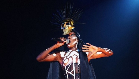 ¡Grace Jones, de 67 años, es increíble!