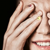 Guys with painted nails: a new trend or a tradition?