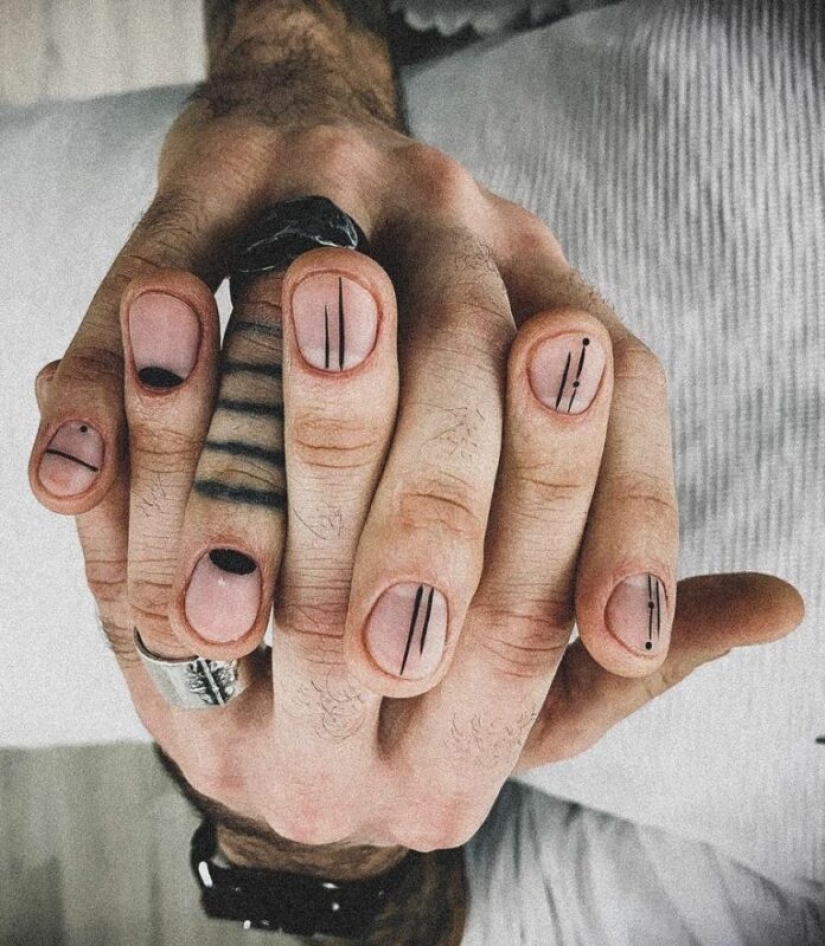 Guys with painted nails: a new trend or a tradition?