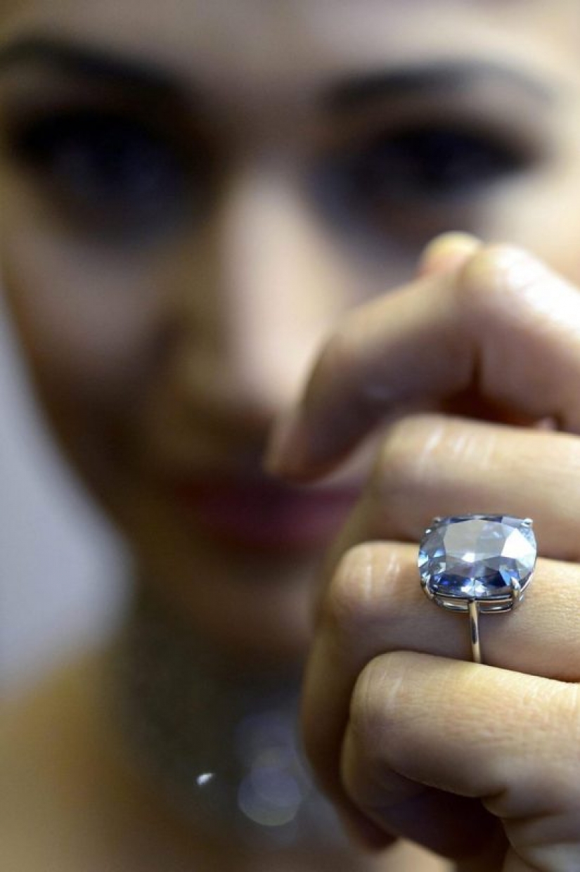 Happy ignorance: the stone in the ring from the flea market, turned out to be a diamond in a million