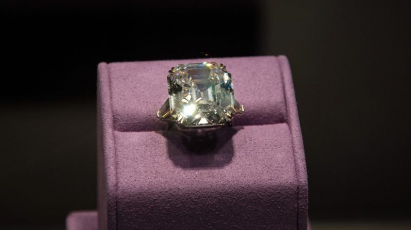 Happy ignorance: the stone in the ring from the flea market, turned out to be a diamond in a million