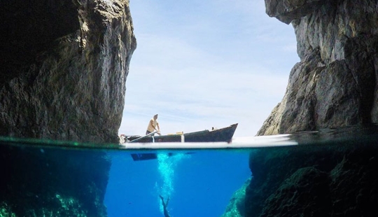 Having turned an old grandmother's van into a mobile home, the guy travels around the world Having turned an old grandmother's van into a mobile home, the guy travels around the world