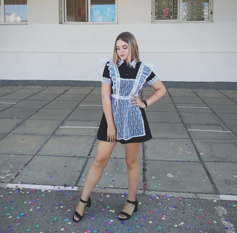 Heels, lipstick, lace and bows: dazzling 11th graders of 2020