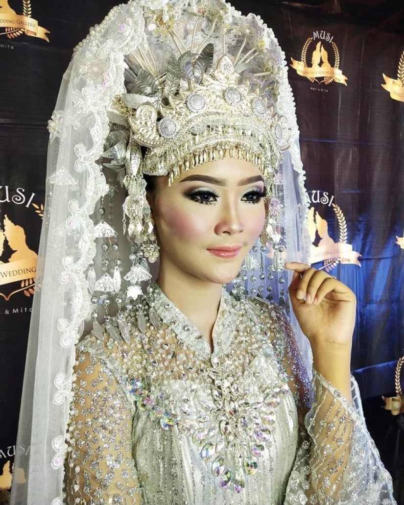 Hell of a wedding: how to paint brides for a photo shoot in Asia