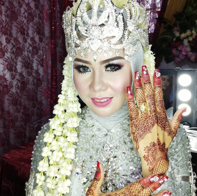 Hell of a wedding: how to paint brides for a photo shoot in Asia