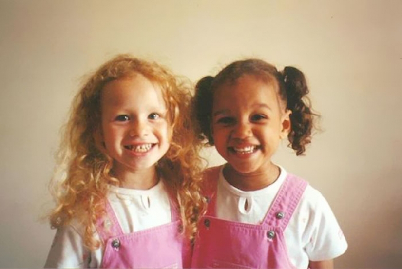 Hermanas gemelas coloridas-un fenómeno inesperado