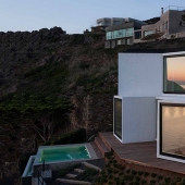 Hermosa casa en el estilo de alta tecnología, cuya geometría se inspira en la naturaleza