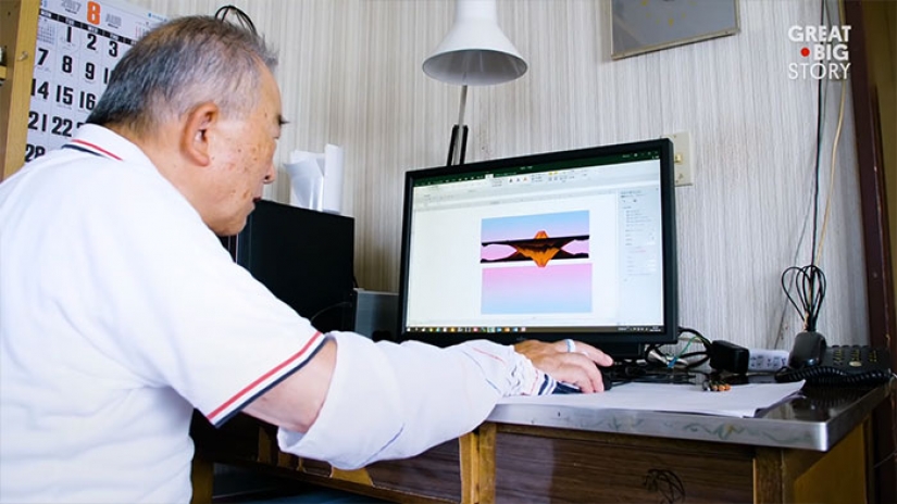 Hombre de 80 años domina Excel para crear imágenes asombrosas