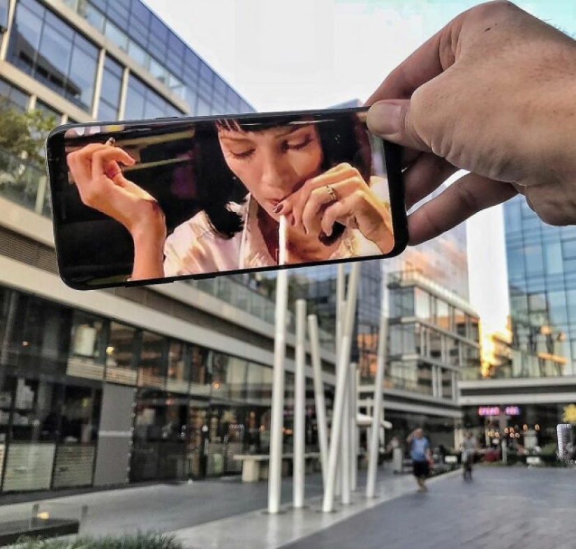 How an artist combines reality with images from his smartphone