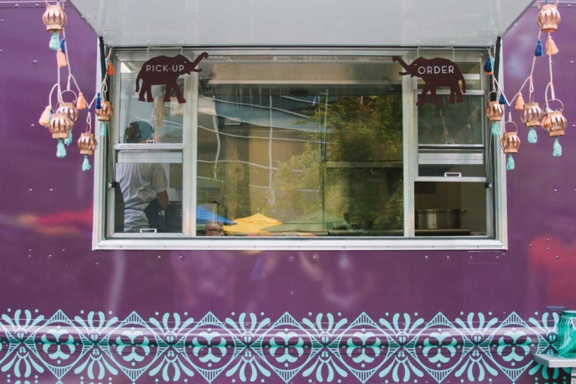 How Google Feeds Its Employees Free Food with a Cafe on Wheels