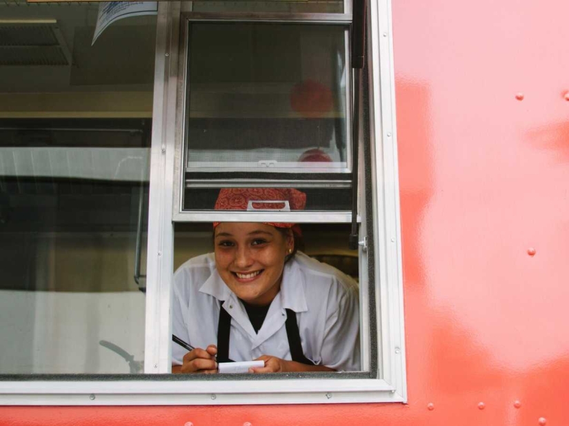 How Google Feeds Its Employees Free Food with a Cafe on Wheels