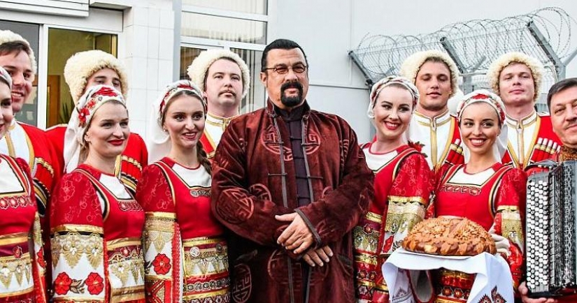 How is the "new Russian" Steven Seagal doing in Russia: an actor, a Buddhist saint, and a thunderstorm of chickens