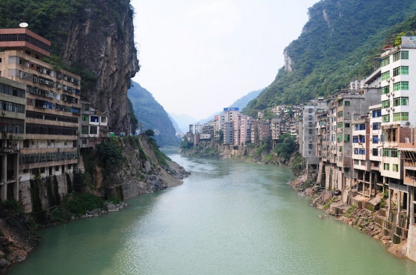 How people live in the city of Yanjing, the narrowest settlement in the world