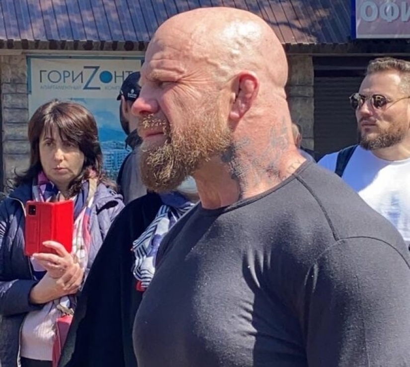 How Russian Jeff Monson was "thrown" into an apartment