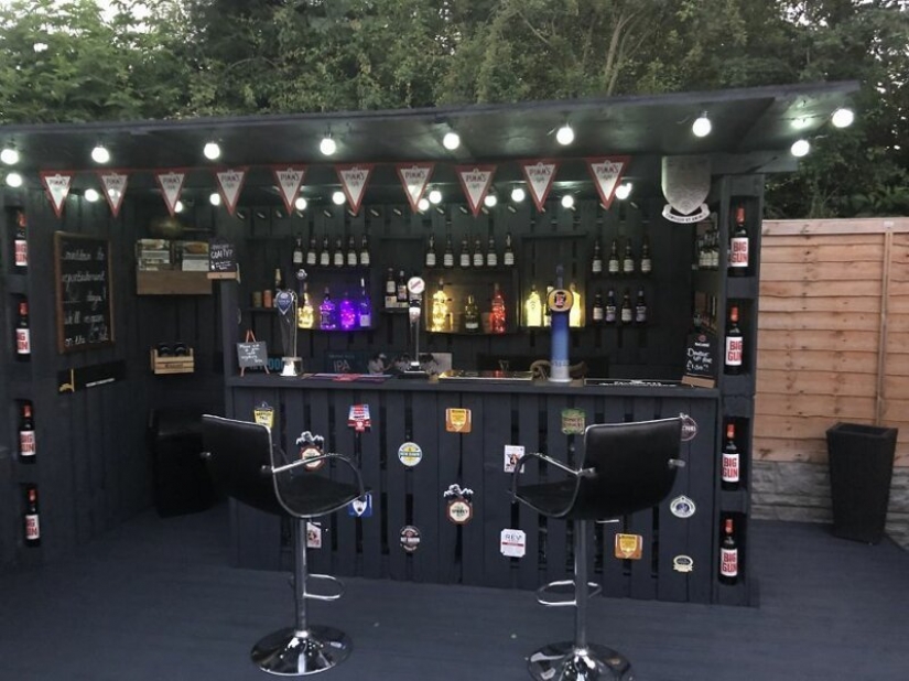 How to make a stylish garden bar in the country from wooden pallets
