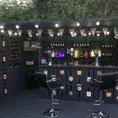 How to make a stylish garden bar in the country from wooden pallets