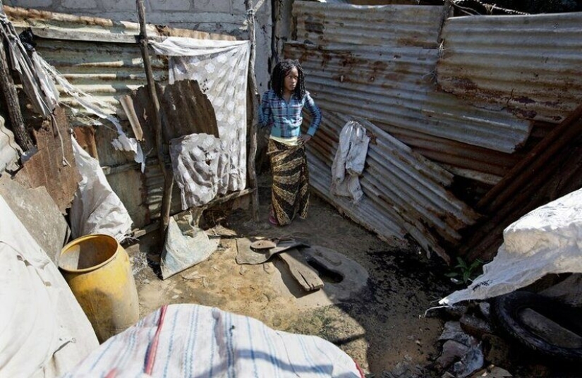 How women go to the toilet in different countries of the world Pictolic