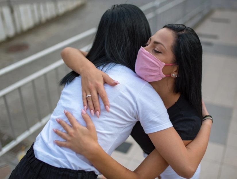 Hugs-helpers: how hugs improve health and help you lose weight
