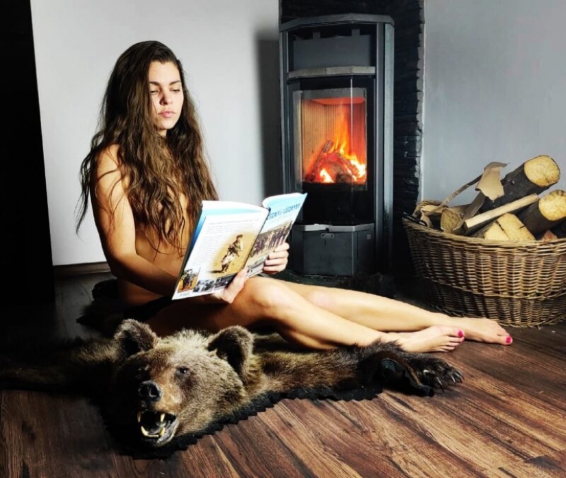 Huntress sells her erotic photos with slaughtered animals for the sake of protecting nature