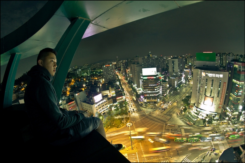 If Spider-Man was a photographer: a photo from the rooftops of skyscrapers