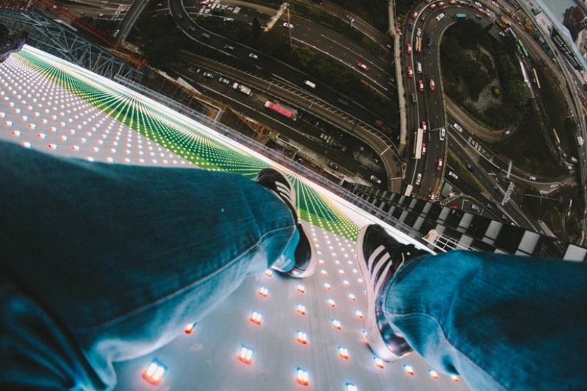 If Spider-Man was a photographer: a photo from the rooftops of skyscrapers