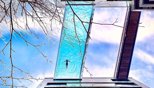 In London, a transparent swimming pool was installed between two high-rise buildings