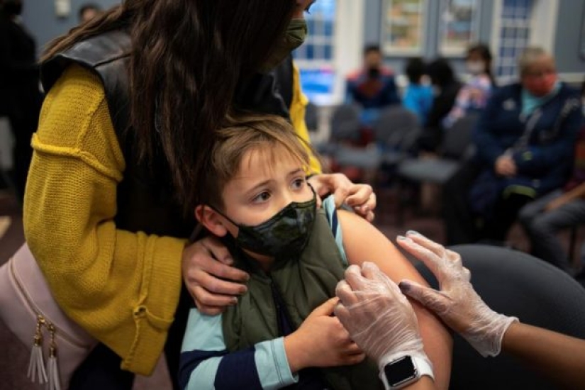 In photos: children in the US receive a vaccine from COVID