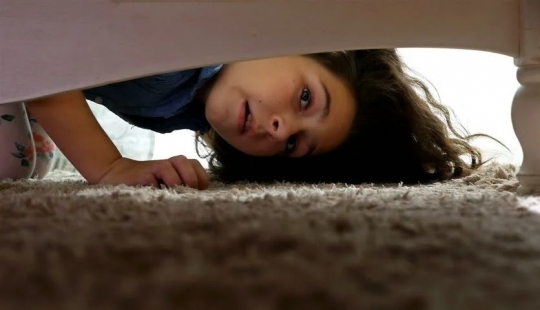 In the US, the rapist was forced to have sex a teenage girl, after spending three weeks under her bed In the US, the rapist was forced to have sex a teenage girl, after spending three weeks under her bed