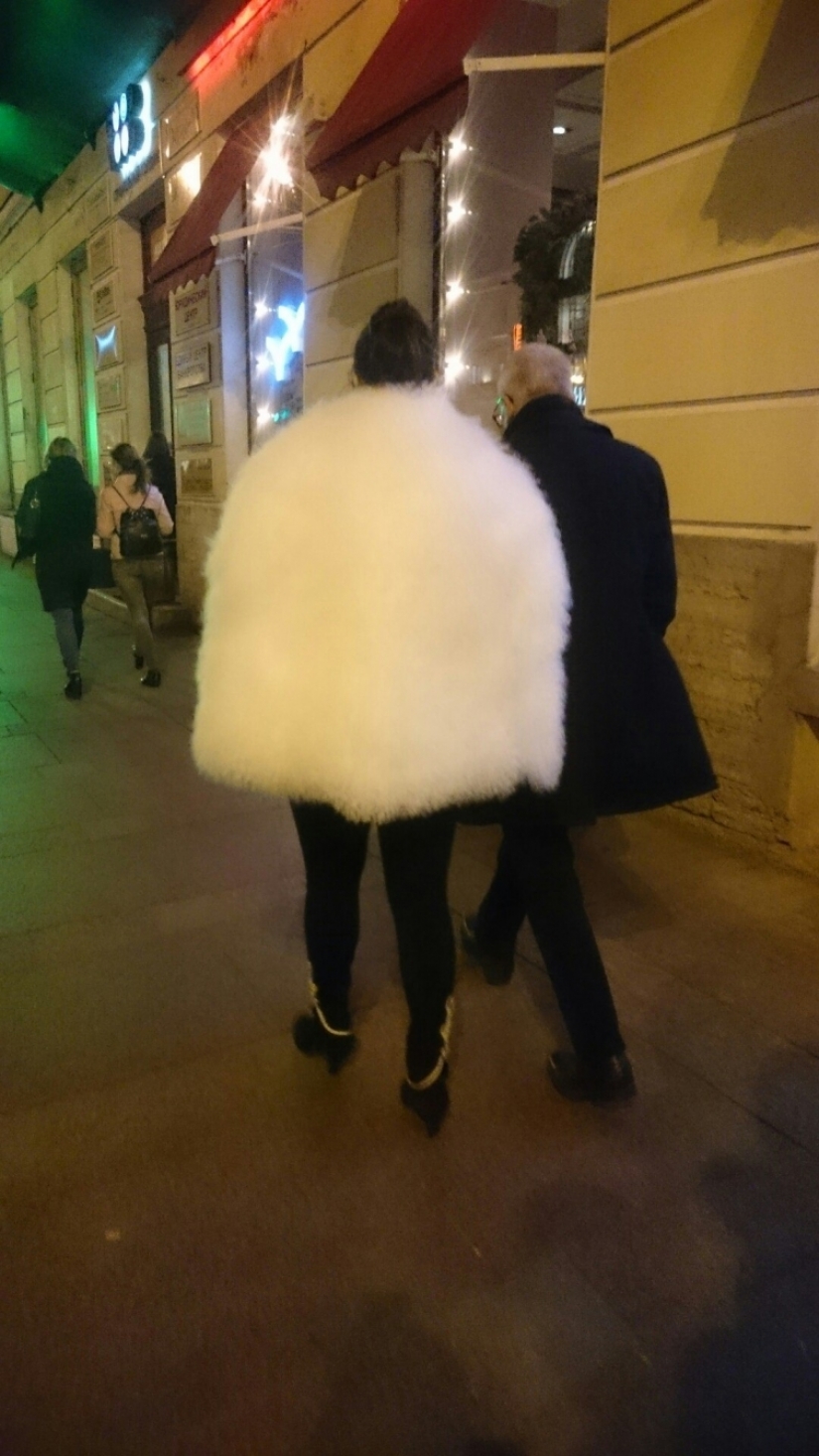 Intelligent madness, or the Strange fashion of the St. Petersburg streets