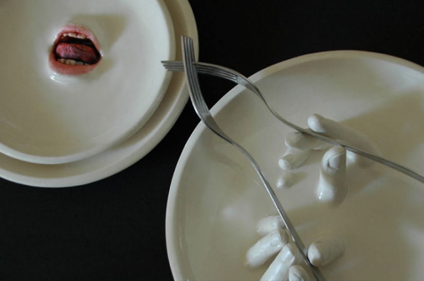 Israeli sculptor creates ceramic dishes that can run away from you