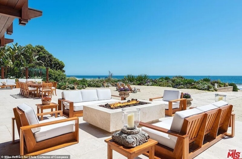 James Bond eco-house in Malibu put up for sale for $ 100 million