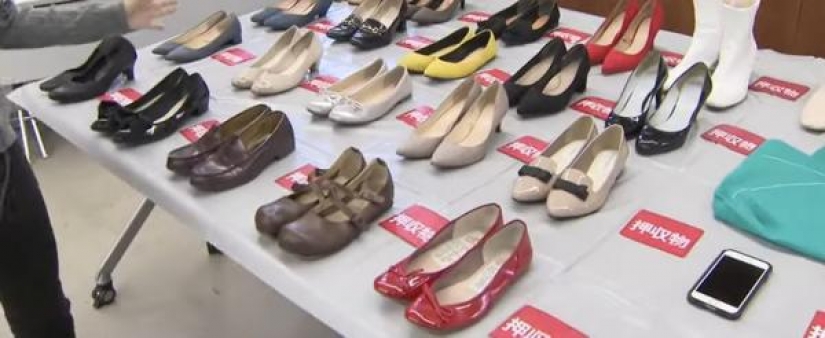 Japanese abducted old fetishist women shoes and left instead of the new