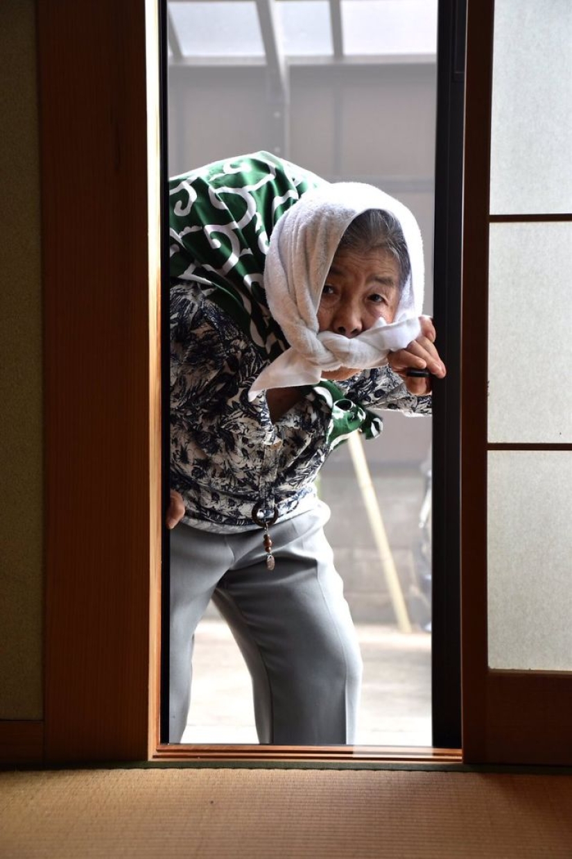 Japanese grandmother became a photographer at 72 and now makes funny self-portraits