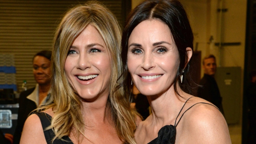 Jennifer Aniston swore obscenely and made an obscene gesture while playing billiards with Courteney Cox