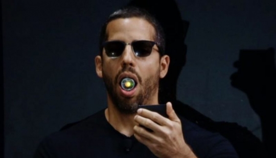 Juguetón de la pluma: el más peligroso de trucos de ilusionista David blaine