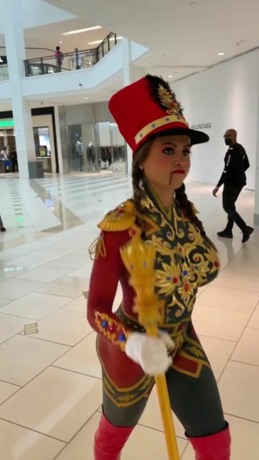 Just a Nutcracker: Playboy model kicked out of the mall for indecent appearance