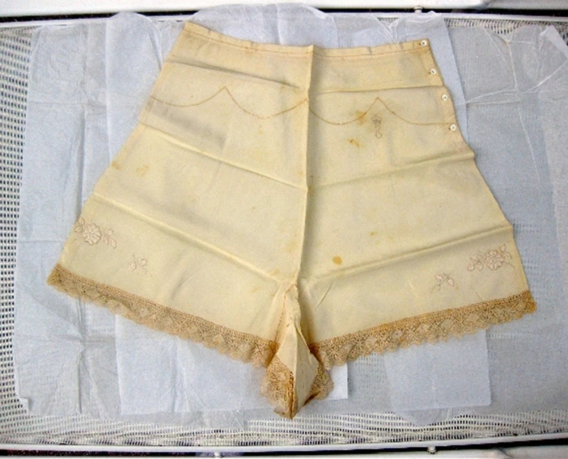 Knickers of Queen Victoria, sex furniture of King Edward and other things of the nobility, sold for a lot of money