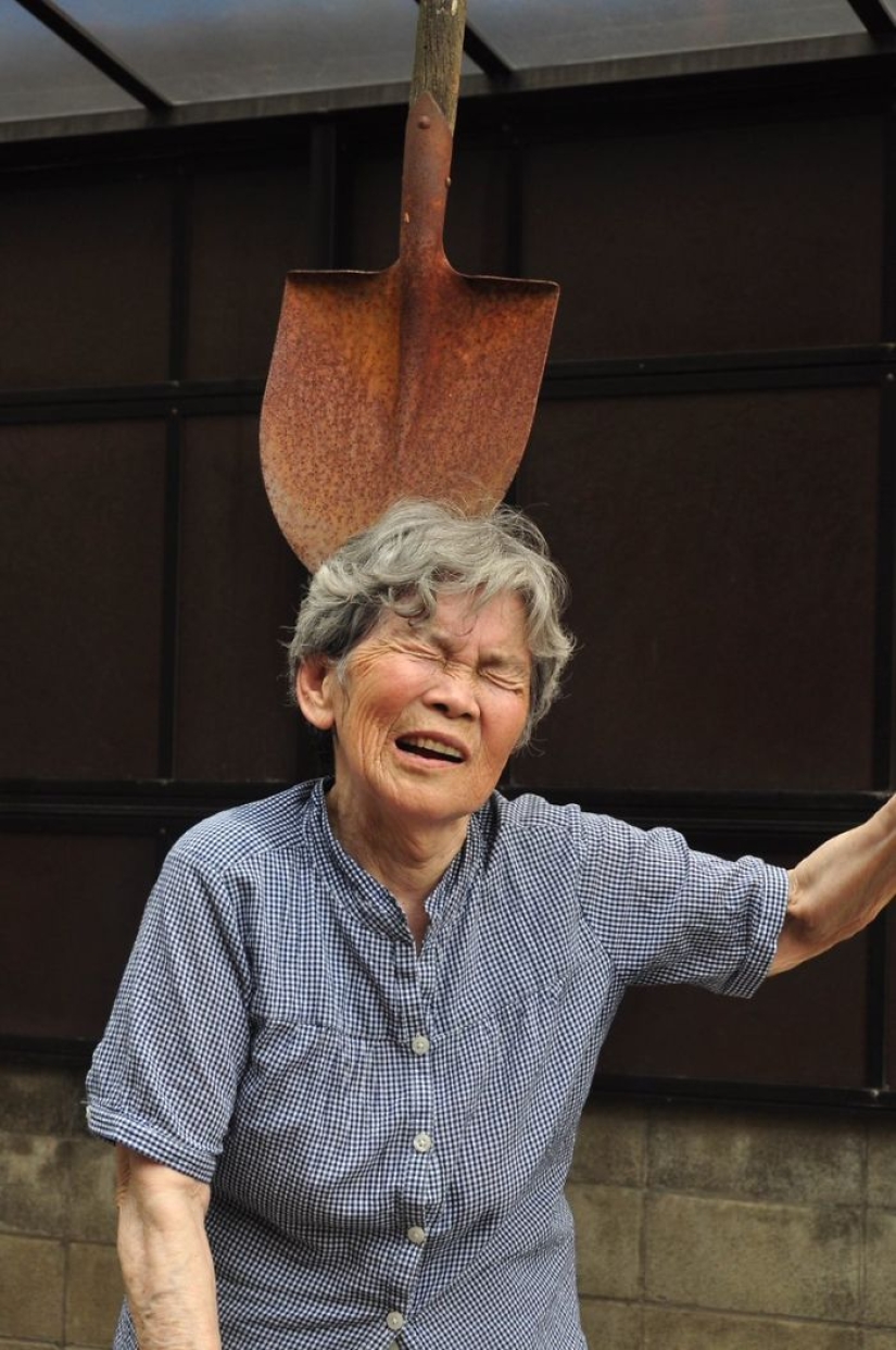 La abuela japonesa se convirtió en fotógrafa a los 72 años y ahora hace autorretratos divertidos