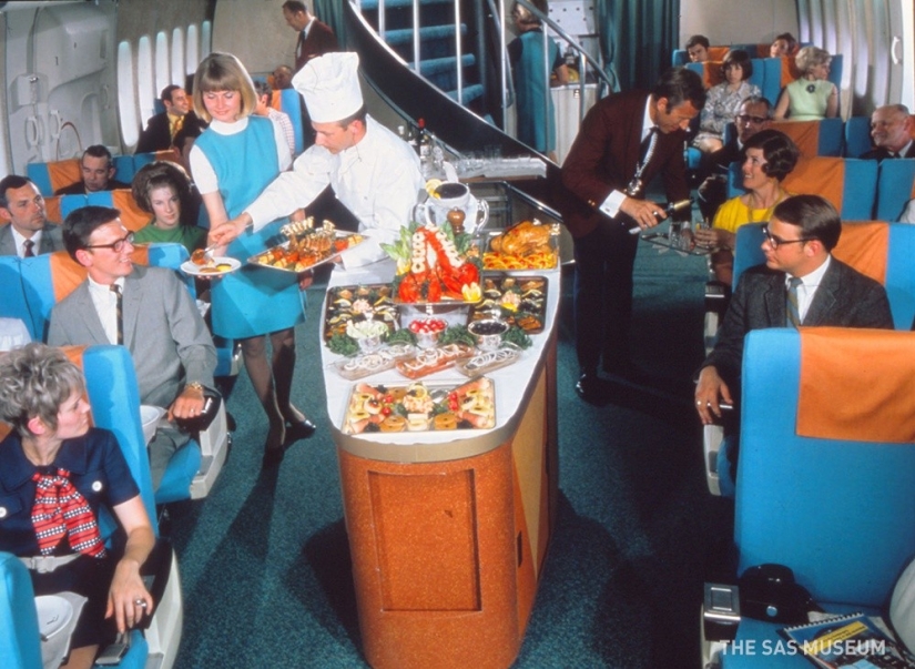 La aerolínea noruega mostró lo que se alimentaba de aviones hace medio siglo