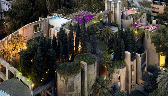 La antigua fábrica de cemento se convirtió en una verdadera villa La antigua fábrica de cemento se convirtió en una verdadera villa