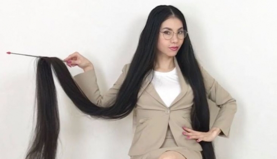 La chica con el pelo más largo en Japón se ve obligada a soportar el ridículo