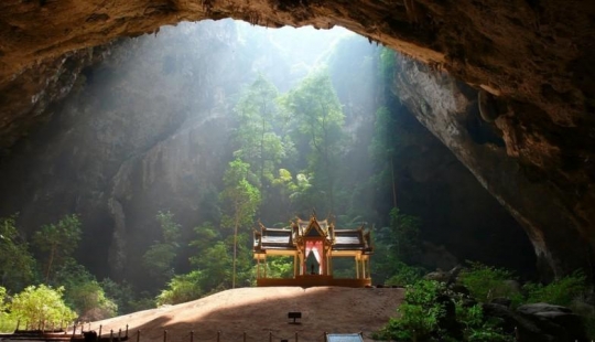 La cueva de Phraya Nakhon en Tailandia