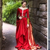 La moda de los viajes en el tiempo: una chica en la histórica ciudad de trajes estaba fascinado por la Red