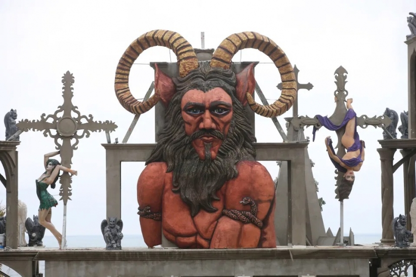 La obsesión del diablo: un paseo por el "castillo de Satanás" mexicano valorado en 4 4 millones